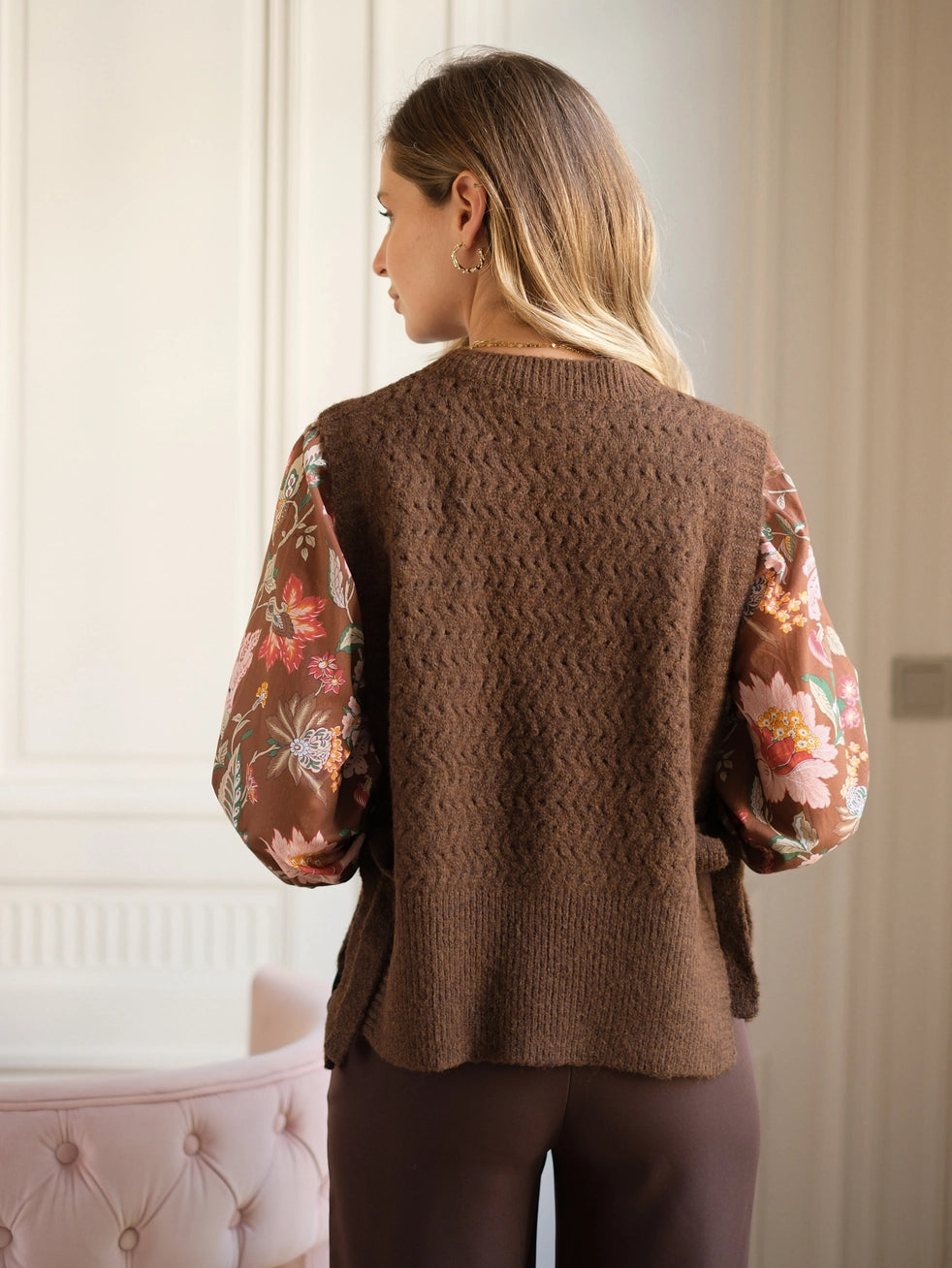 Strickweste mit Bindedetails